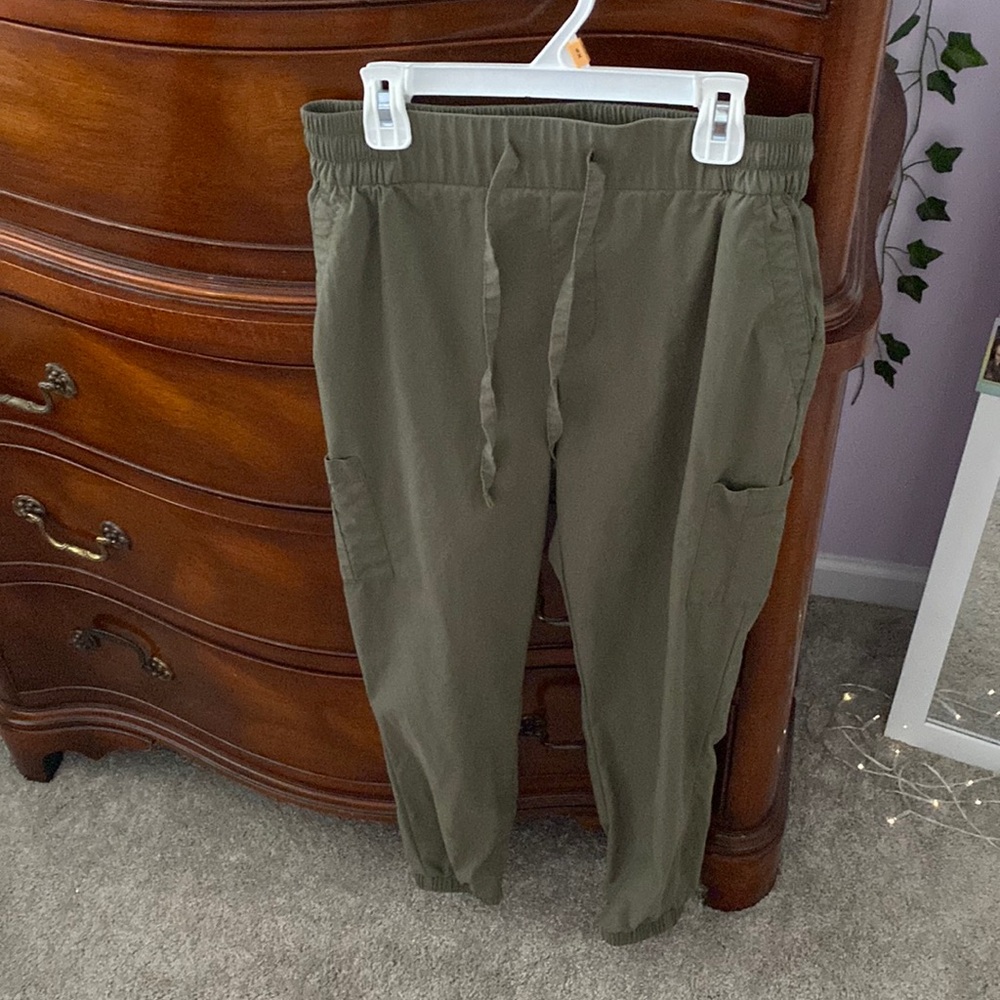 they’ve never been worn and they aren’t stretchy and more a a nice pair of pants